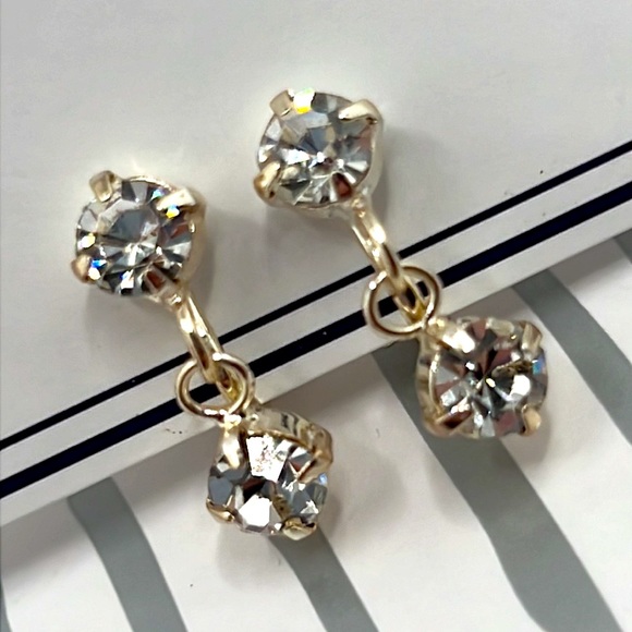 Vintage Clip On CZ Earrings. - Picture 4 of 4